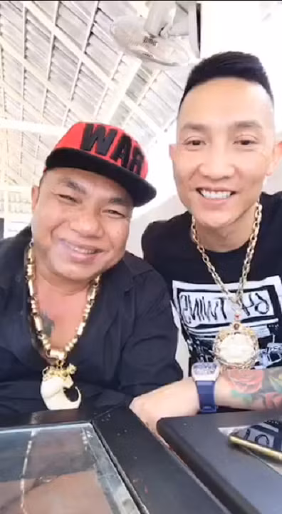 Giang ho mang Huan 'hoa hong' het khoe tien ty toi khoe vang, sieu xe-Hinh-3