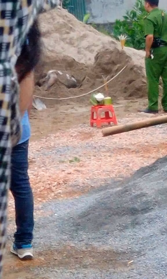 Hoà Bình: Nam thanh niên tử vong trong tư thế tay ôm gối trong đống cát Hoa Binh: Nam thanh nien tu vong trong tu the tay om goi trong dong cat