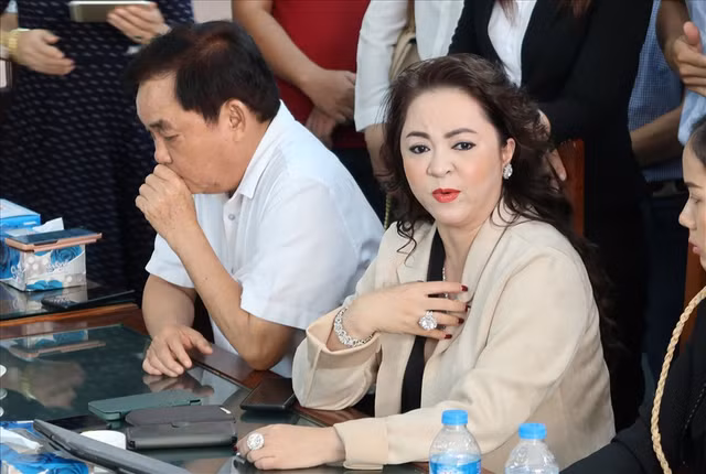 Vụ đại gia Dũng 'lò vôi' tố ông Võ Hoàng Yên ăn chặn tiền từ thiện: Bê bối bắt nguồn từ đâu? - Hình 4 Vu dai gia Dung 'lo voi' to ong Vo Hoang Yen an chan tien tu thien: Be boi bat nguon tu dau?-Hinh-4