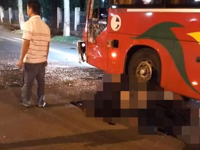 Tông vào xe giường nằm, 2 công an nghĩa vụ chết và bị thương Tong vao xe giuong nam, 2 cong an nghia vu chet va bi thuong