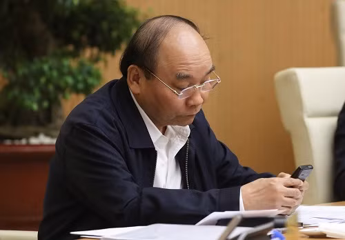 Thủ tướng: Tất cả người vào Việt Nam phải cách ly 100% Thu tuong: Tat ca nguoi vao Viet Nam phai cach ly 100%