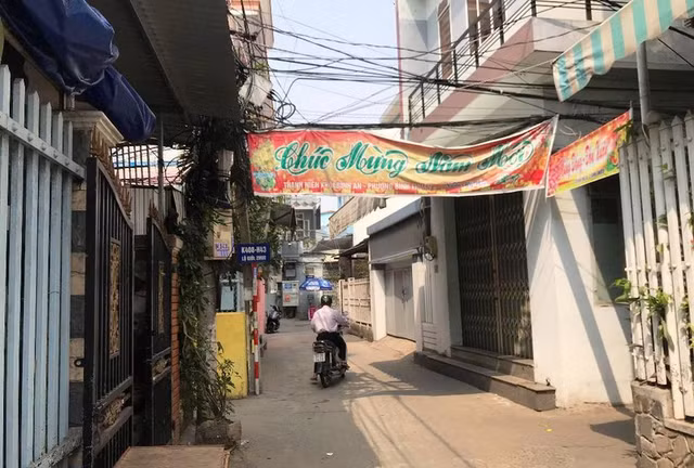 Chồng và người thân của bệnh nhân 35 trốn khu cách ly về nhà - Hình 3 Chong va nguoi than cua benh nhan 35 tron khu cach ly ve nha-Hinh-3