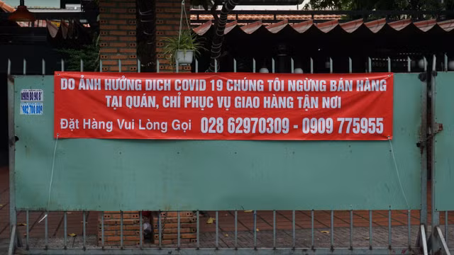 Nha hang, quan an tai TP HCM dong loat dong cua, ngung phuc vu tai cho