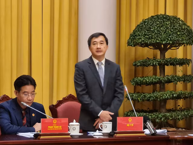 Cong bo Lenh cua Quyen Chu tich nuoc ve Luat Kham benh, chua benh