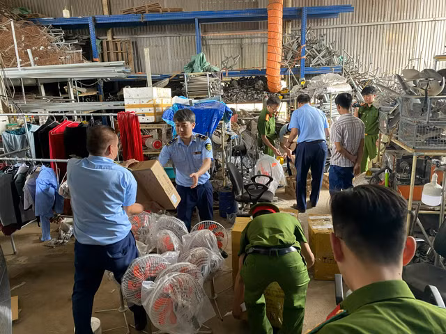 'Vua quạt' bị cơ quan chức năng Bắc Ninh phạt 40 triệu đồng 'Vua quat' bi co quan chuc nang Bac Ninh phat 40 trieu dong