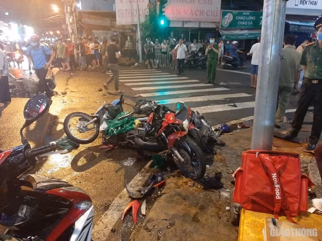 Loi khai cua nu tai xe 23 tuoi lai o to dam nhieu xe may: Do dap nham chan ga