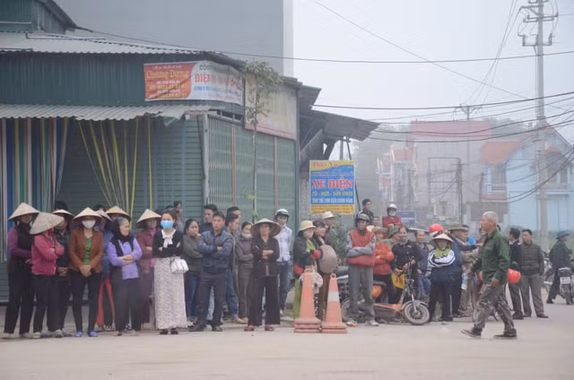Xe khách đâm đoàn người đưa tang: Nguyên nhân do...sương mù! - Hình 2 Xe khach dam doan nguoi dua tang: Nguyen nhan do...suong mu!-Hinh-2
