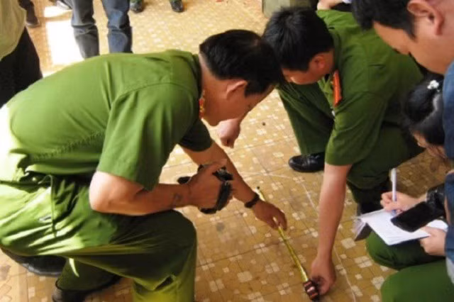 Vụ con cầm dao chém mẹ: Do ma túy đá và bị ảo giác! Vu con cam dao chem me: Do ma tuy da va bi ao giac!