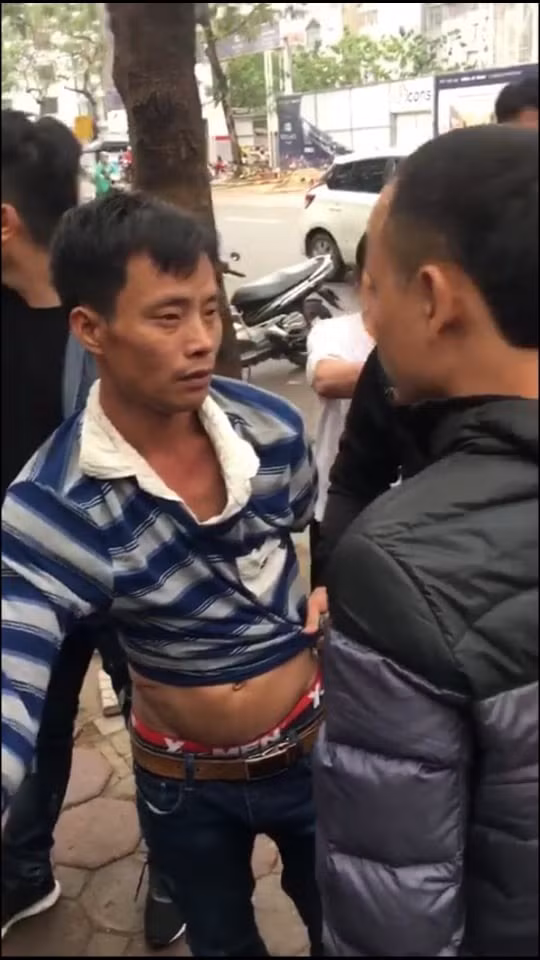 Thực hư chuyện vào nhà bắt cóc trẻ trên tay người giúp việc Thuc hu chuyen vao nha bat coc tre tren tay nguoi giup viec