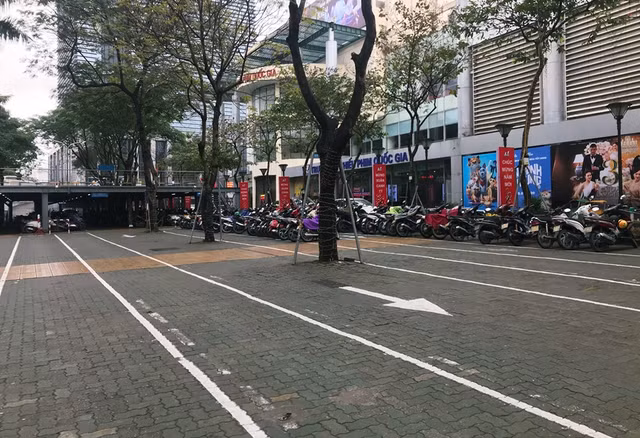 Khách lo lây nhiễm virus corona, rạp chiếu phim ở Hà Nội vắng tanh - Hình 13 Khach lo lay nhiem virus corona, rap chieu phim o Ha Noi vang tanh-Hinh-13
