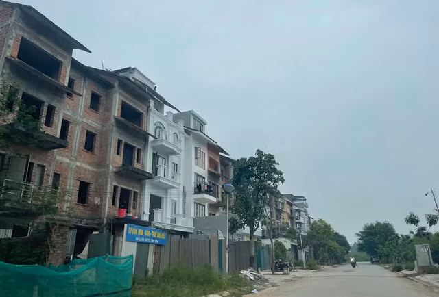 Hà Nội: Những ngôi nhà “kỳ dị” ở khu đô thị Xuân Phương - Hình 7 Ha Noi: Nhung ngoi nha “ky di” o khu do thi Xuan Phuong-Hinh-7