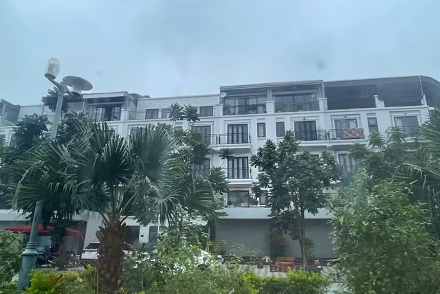 Hà Nội: Những ngôi nhà “kỳ dị” ở khu đô thị Xuân Phương - Hình 4 Ha Noi: Nhung ngoi nha “ky di” o khu do thi Xuan Phuong-Hinh-4