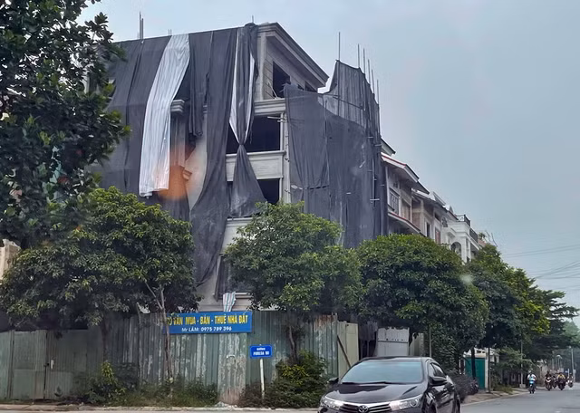 Hà Nội: Những ngôi nhà “kỳ dị” ở khu đô thị Xuân Phương - Hình 9 Ha Noi: Nhung ngoi nha “ky di” o khu do thi Xuan Phuong-Hinh-9