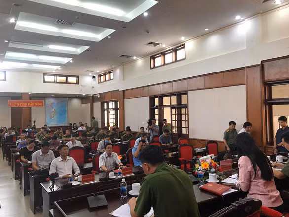 Đại tá Hồ Văn Mười nói gì về vụ Bí thư xã giết cháu, đốt ô tô phi tang để nhận 18 tỷ bảo hiểm? - Hình 2 Dai ta Ho Van Muoi noi gi ve vu Bi thu xa giet chau, dot o to phi tang de nhan 18 ty bao hiem?-Hinh-2