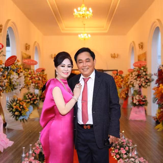 Đại gia Huỳnh Uy Dũng vừa trao quyền lực cho vợ giàu đến mức nào, vì sao có tên 'lò vôi'? Dai gia Huynh Uy Dung vua trao quyen luc cho vo giau den muc nao, vi sao co ten 'lo voi'?