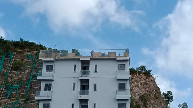 'Cắt ngọn' nhiều công trình vi phạm tại dự án Ocean View Nha Trang - Hình 4 'Cat ngon' nhieu cong trinh vi pham tai du an Ocean View Nha Trang-Hinh-4