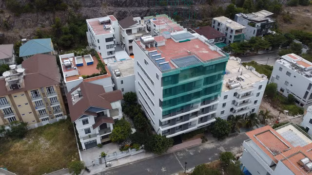 'Cắt ngọn' nhiều công trình vi phạm tại dự án Ocean View Nha Trang - Hình 9 'Cat ngon' nhieu cong trinh vi pham tai du an Ocean View Nha Trang-Hinh-9