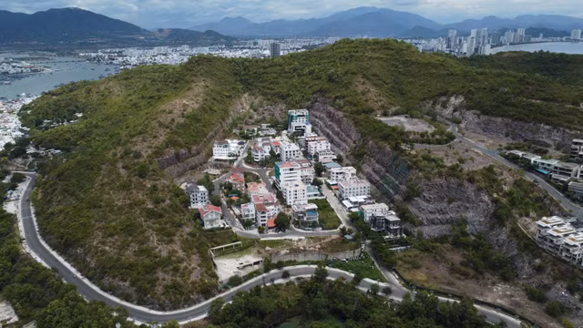 'Cắt ngọn' nhiều công trình vi phạm tại dự án Ocean View Nha Trang - Hình 11 'Cat ngon' nhieu cong trinh vi pham tai du an Ocean View Nha Trang-Hinh-11