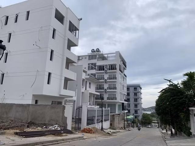 'Cắt ngọn' nhiều công trình vi phạm tại dự án Ocean View Nha Trang - Hình 2 'Cat ngon' nhieu cong trinh vi pham tai du an Ocean View Nha Trang-Hinh-2
