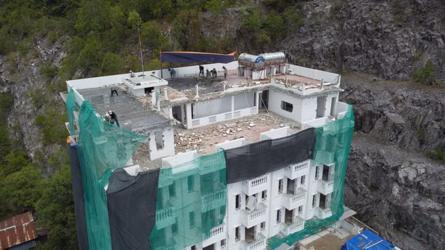'Cắt ngọn' nhiều công trình vi phạm tại dự án Ocean View Nha Trang - Hình 5 'Cat ngon' nhieu cong trinh vi pham tai du an Ocean View Nha Trang-Hinh-5