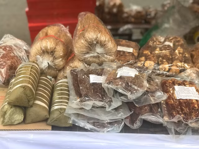 Nhung sinh vien mang “khoi bep” xuong pho xuyen Tet-Hinh-5