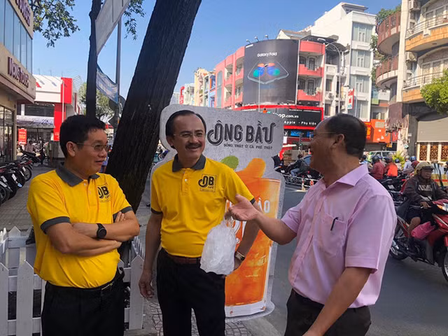 Can canh 2 dai gia giau nuc tieng Sai Gon bung be ca phe, dung phuc vu khach-Hinh-8