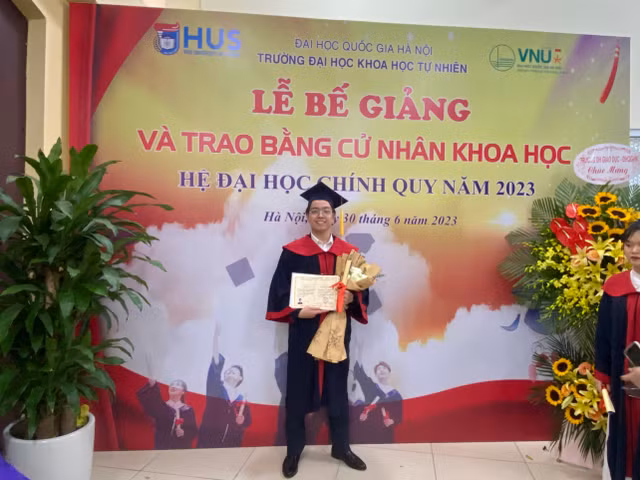 Tu hoc sinh dot nhat lop toi... gianh hoc bong tien si My