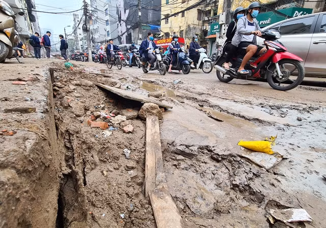 Dân khổ sở khi dự án mở rộng phố Vũ Trọng Phụng quá chậm tiến độ - Hình 18 Dan kho so khi du an mo rong pho Vu Trong Phung qua cham tien do-Hinh-18