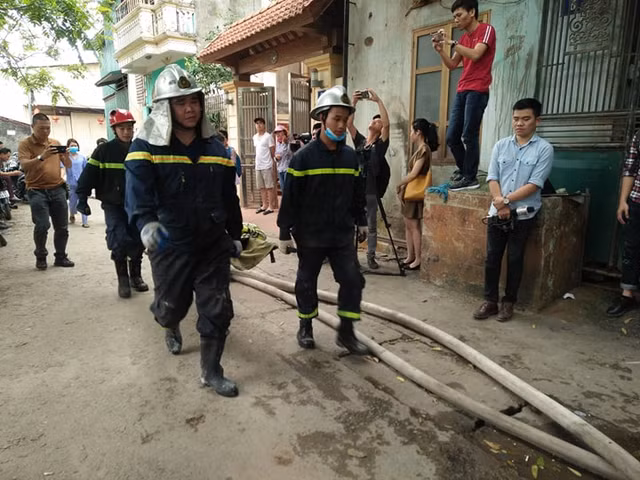 Vu chay nha xuong o Ha Noi co 4 nan nhan la nguoi trong 1 nha-Hinh-5