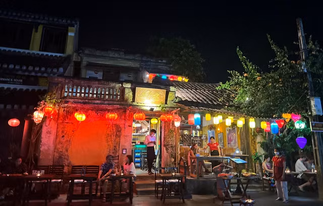 Ngắm vẻ đẹp dịu dàng của phố cổ Hội An - Hình 17 Ngam ve dep diu dang cua pho co Hoi An-Hinh-17