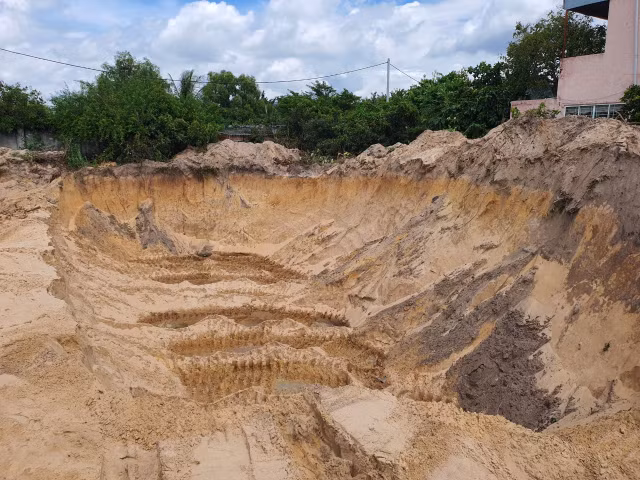Bắt quả tang khai thác cát trái phép ngay cửa ngõ TP.Vũng Tàu - Hình 3 Bat qua tang khai thac cat trai phep ngay cua ngo TP.Vung Tau-Hinh-3