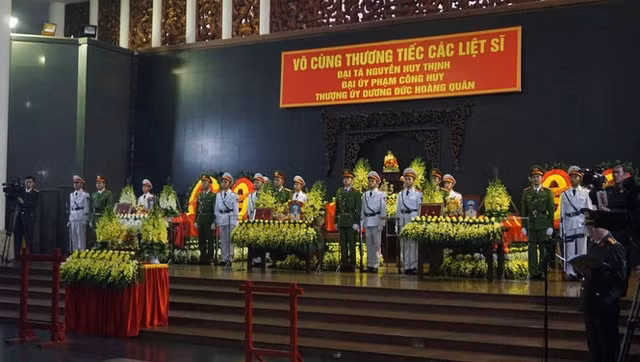 Hình ảnh lễ tang 3 công an hi sinh ở Đồng Tâm Hinh anh le tang 3 cong an hi sinh o Dong Tam