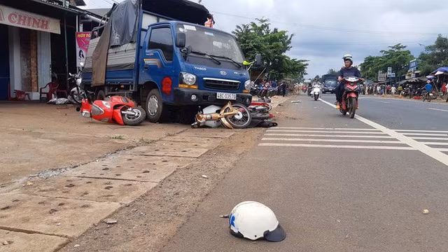 Tai nạn thảm khốc tại Đắk Nông 5 người chết: Nạn nhân thoát chết kể lại giây phút kinh hoàng - Hình 7 Tai nan tham khoc tai Dak Nong 5 nguoi chet: Nan nhan thoat chet ke lai giay phut kinh hoang-Hinh-7