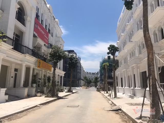 Tái xuất sau 10 năm đắp chiếu, đại dự án Louis City Hoàng Mai lại gặp biến - Hình 5 Tai xuat sau 10 nam dap chieu, dai du an Louis City Hoang Mai lai gap bien-Hinh-5
