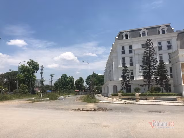 Tái xuất sau 10 năm đắp chiếu, đại dự án Louis City Hoàng Mai lại gặp biến - Hình 8 Tai xuat sau 10 nam dap chieu, dai du an Louis City Hoang Mai lai gap bien-Hinh-8