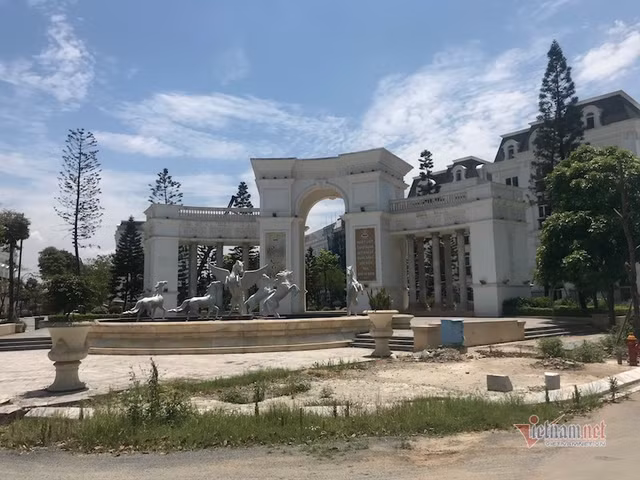 Tái xuất sau 10 năm đắp chiếu, đại dự án Louis City Hoàng Mai lại gặp biến - Hình 3 Tai xuat sau 10 nam dap chieu, dai du an Louis City Hoang Mai lai gap bien-Hinh-3