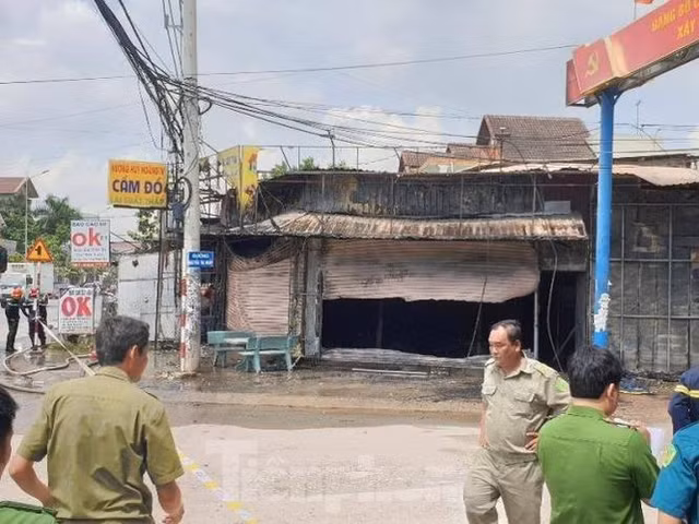 Vụ cháy 3 người tử vong: Người chồng siết cổ vợ con đến chết trước khi phóng hỏa - Hình 2 Vu chay 3 nguoi tu vong: Nguoi chong siet co vo con den chet truoc khi phong hoa-Hinh-2