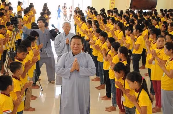 Những đại gia Việt 'dẹp' sự nghiệp đỉnh cao với khối tài sản khổng lồ lên núi ở ẩn Nhung dai gia Viet 'dep' su nghiep dinh cao voi khoi tai san khong lo len nui o an