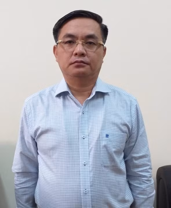 Cận mặt 5 cán bộ ở TP HCM bị khởi tố trong một ngày - Hình 2 Can mat 5 can bo o TP HCM bi khoi to trong mot ngay-Hinh-2