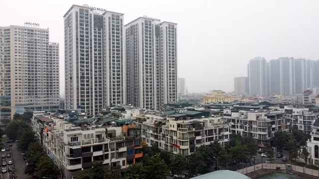 Cận cảnh 'chuồng cọp' quây kín khu biệt thự liền kề HD Mon City triệu đô Can canh 'chuong cop' quay kin khu biet thu lien ke HD Mon City trieu do