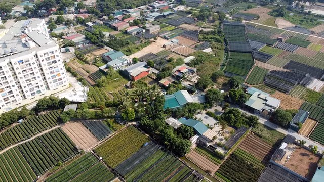 Cận cảnh loạt công trình xây trên đất nông nghiệp ở Bắc Từ Liêm - Hình 5 Can canh loat cong trinh xay tren dat nong nghiep o Bac Tu Liem-Hinh-5