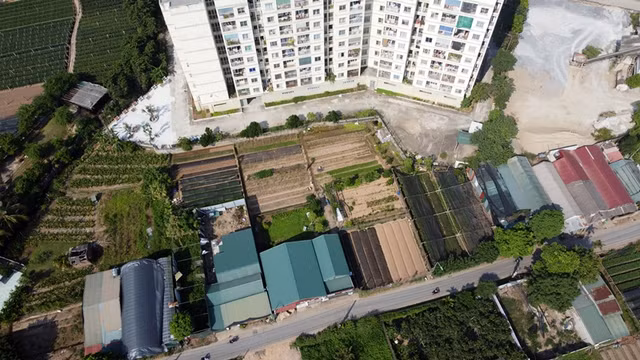 Cận cảnh loạt công trình xây trên đất nông nghiệp ở Bắc Từ Liêm - Hình 2 Can canh loat cong trinh xay tren dat nong nghiep o Bac Tu Liem-Hinh-2