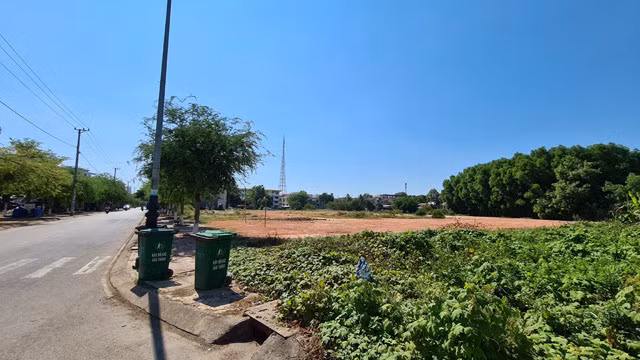Dự án công viên tình yêu 8 năm ở Quảng Ngãi cỏ mọc um tùm Du an cong vien tinh yeu 8 nam o Quang Ngai co moc um tum