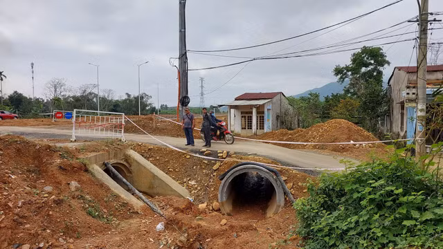 Dự án đường vành đai nghìn tỷ Tây Đà Nẵng: Nhiều hạng mục vẫn còn ngổn ngang - Hình 7 Du an duong vanh dai nghin ty Tay Da Nang: Nhieu hang muc van con ngon ngang-Hinh-7