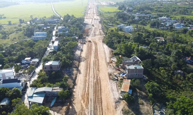 Dự án đường vành đai nghìn tỷ Tây Đà Nẵng: Nhiều hạng mục vẫn còn ngổn ngang - Hình 9 Du an duong vanh dai nghin ty Tay Da Nang: Nhieu hang muc van con ngon ngang-Hinh-9