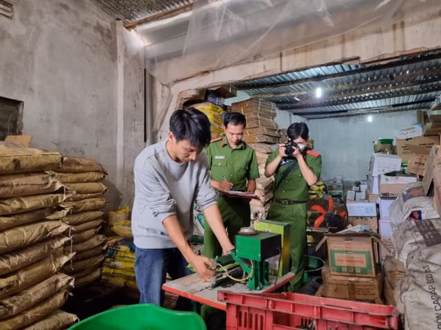 Cong ty TNHH Voi Con Da Lat “phu phep” phan bon Trung Quoc thanh phan bon My