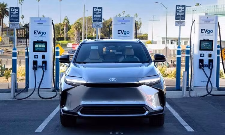 Toyota Hybrid chuyển sang pin lithium-ion, giảm chi phí và tăng hiệu suất