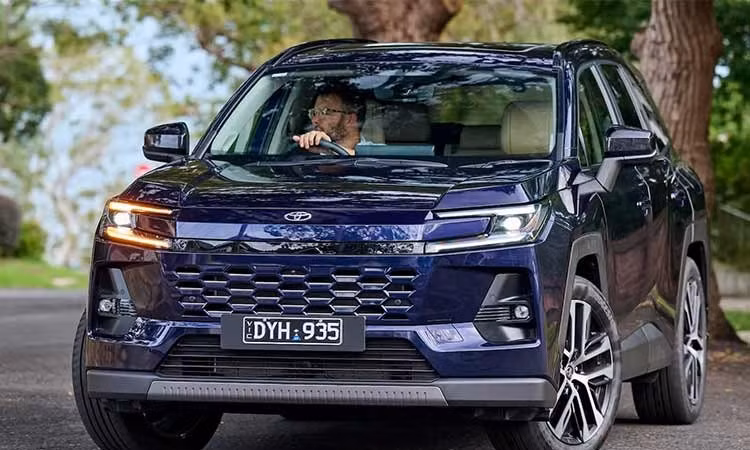Toyota RAV4 mới chuẩn bị được nâng cấp, tăng khả năng off-road