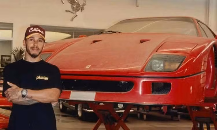 Lewis Hamilton tậu chiếc Ferrari mơ ước từ bé sau khi bán toàn bộ siêu xe