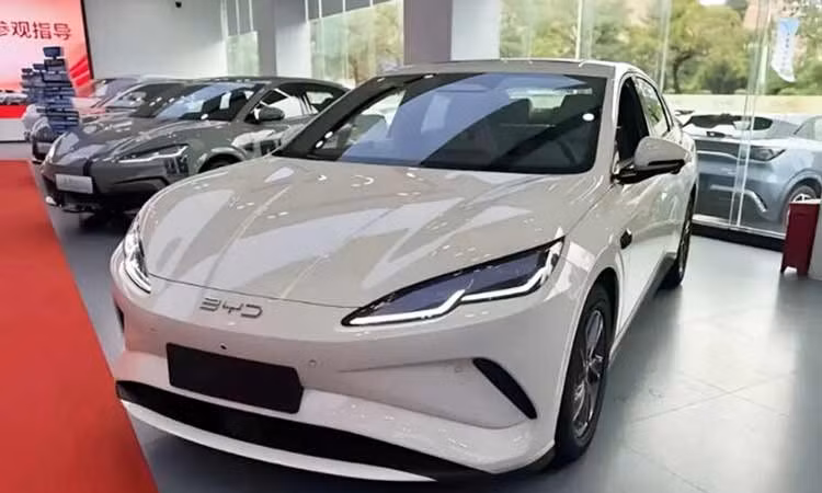  BYD Seal 06 2027 - sedan giá rẻ đổ đầy bình chạy tới 2.370 km